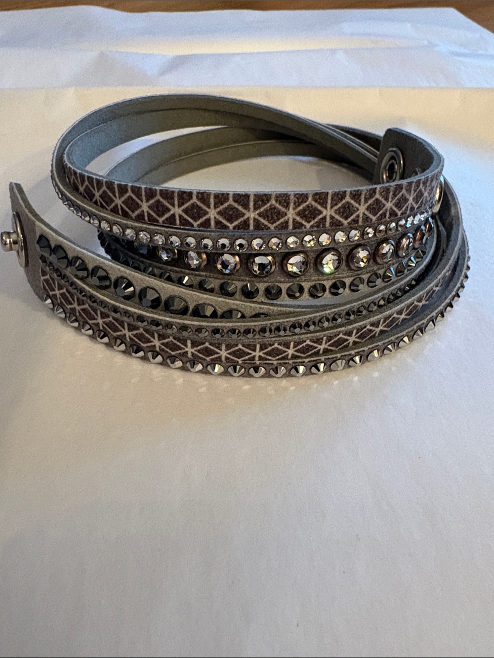 Swarovski Slake DLX Wrap Bracelet Gray Suede Crystal Stud Geometric Print 52700